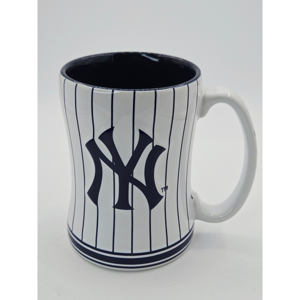 Boelter Brands New York Yankees Pinstripe Ceramic Coffee Mug Navy Blue White MLB